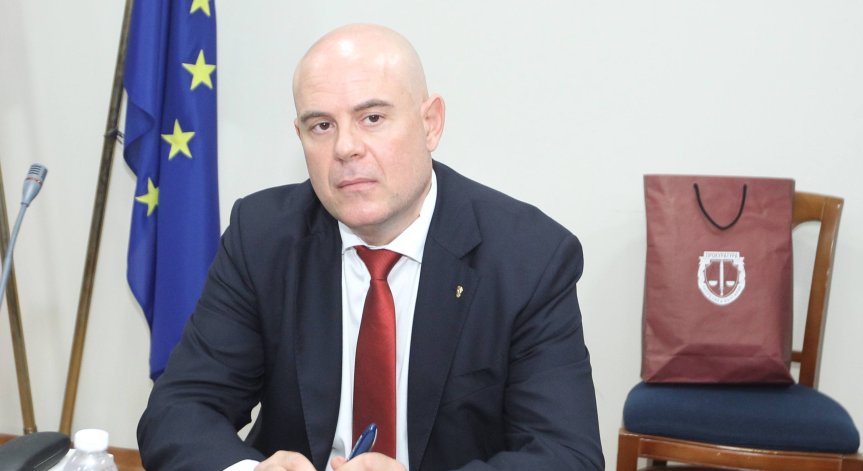 ВСС решава дали да отстрани Гешев по искане на правосъдния министър