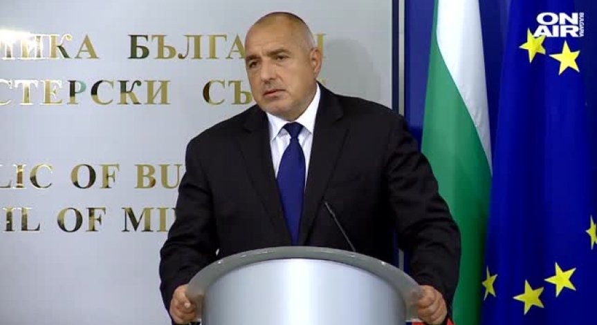 Пожарната, Гражданска защита и АПИ борят бедствието в Бургаско
