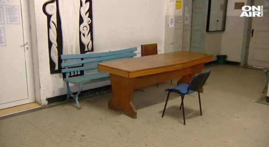 Столична сграда с 3 институции в нея потъва в канализацията!