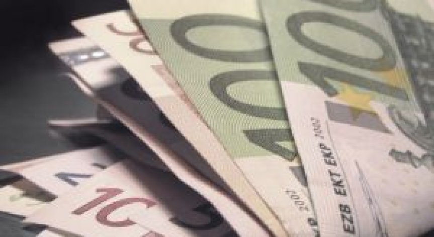 Висшата лига прибира 1 млрд. от британски клубове