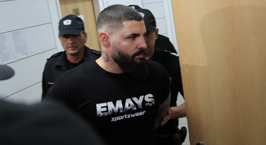 Срещу Георгиев са повдигнати обвинения за отправяне на смъртни заплахи и причиняване на средна телесна повреда.