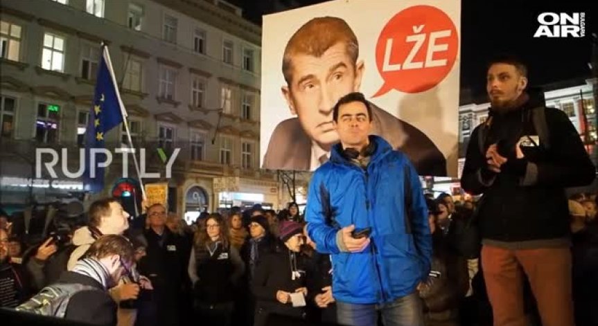 Протестиращи поискаха оставката на чешкия премиер Андрей Бабиш