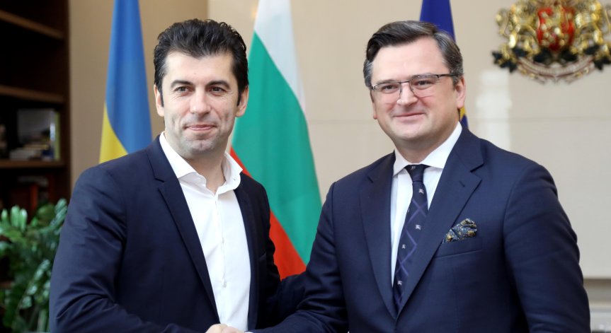 Кулеба до Кирил Петков: Разчитам новото правителство да вземе решения за защитата на Европа от Путин