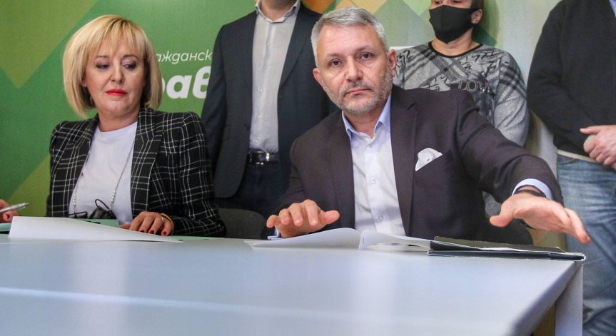 Хаджигенов попиля Трифонов: Отказваме участие във Facebook република, Слави иска да има собствен ГЕРБ 