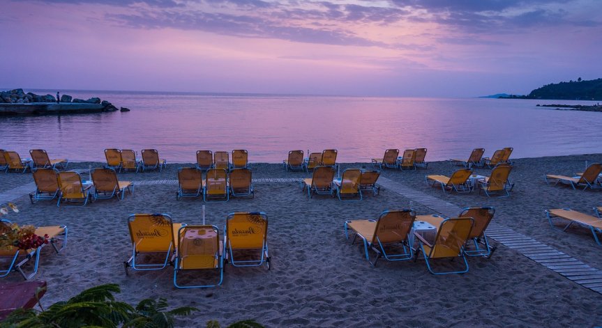 Приключи авантата на гръцките плажове, задължителна е консумацията между 30 и 100 евро