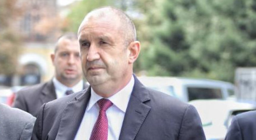 Радев: Ще сезирам КС за бруталното посегателство върху българската Конституция