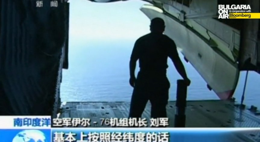 Подводен робот ще търси черните кутии на полет 370