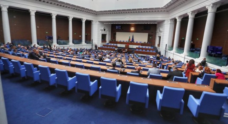 НС реши: България спира вноса на руски суров петрол