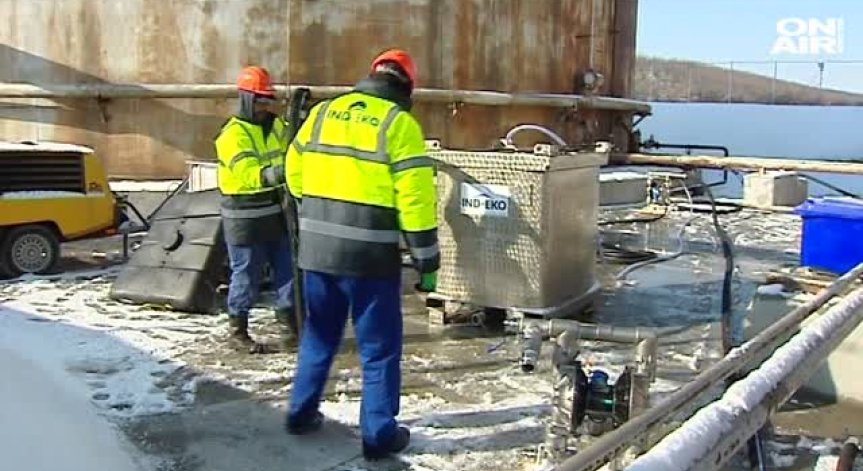 Транспортират токсичния отпадък трихлоретан от завода 
