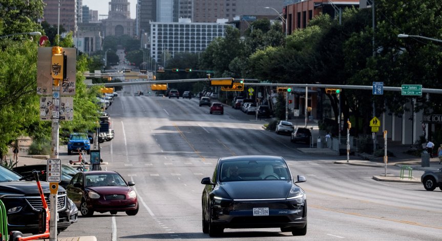 Разследват близо 3 млн. коли Tesla