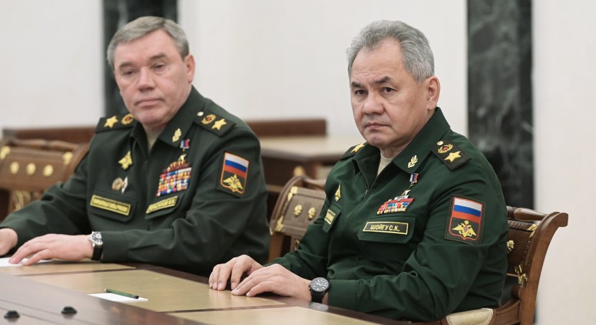 Началникът на руската армия инспектира войските в Украйна