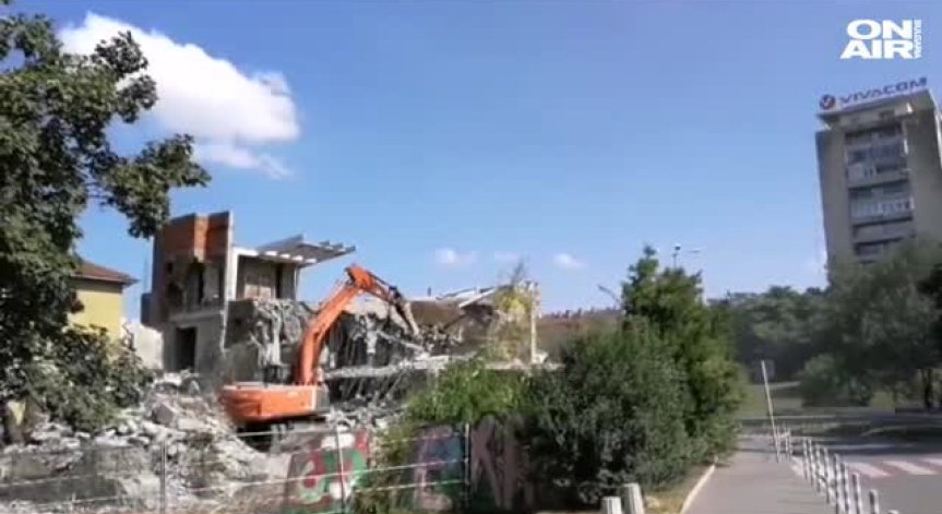 Разрушиха още една емблематична за столицата сграда