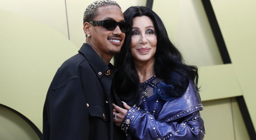 Шер се раздели с младото си гадже