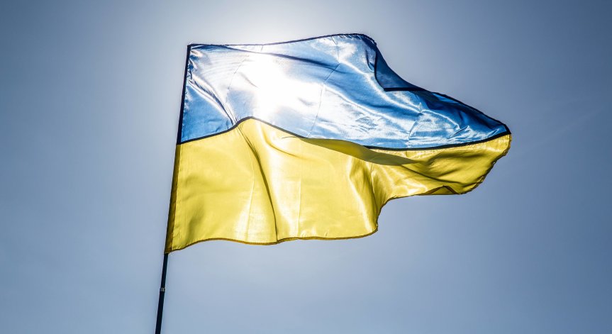 Руското посолство с остра реакция за украинското знаме на Столичната община