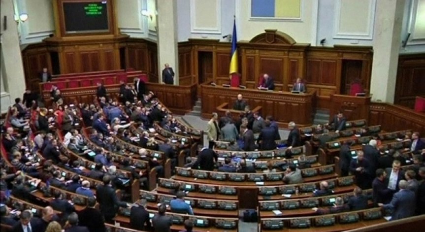 В украинската Рада искат оставката на Яценюк