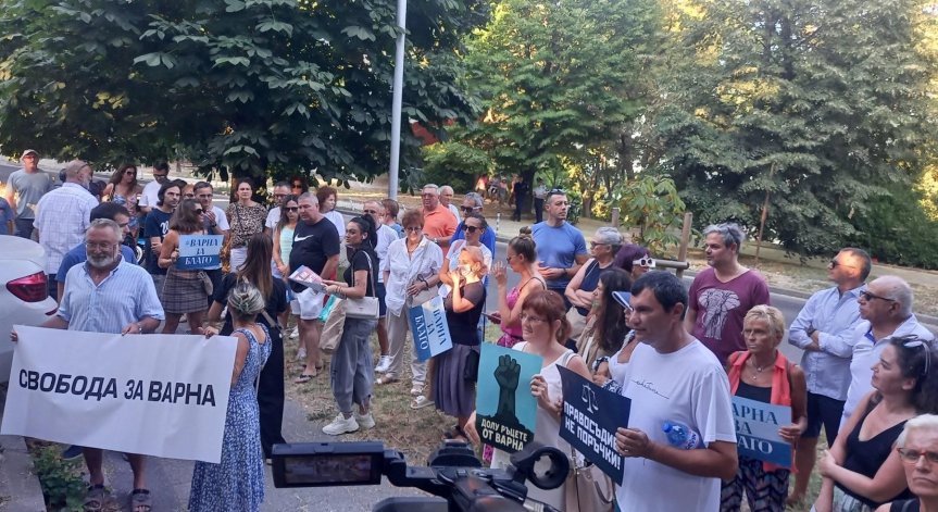 Защитата на Коцев вече е внесла в прокуратурата искане за пускането му от ареста.