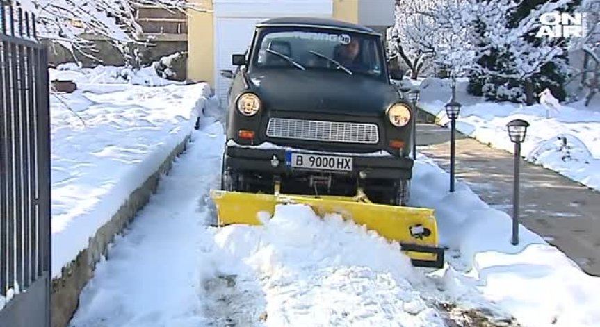 Столичанин впрегна 33-годишния си тунингован 