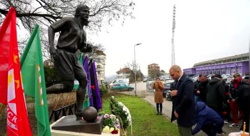 Паметник на Трифон Иванов откриха във Велико Търново