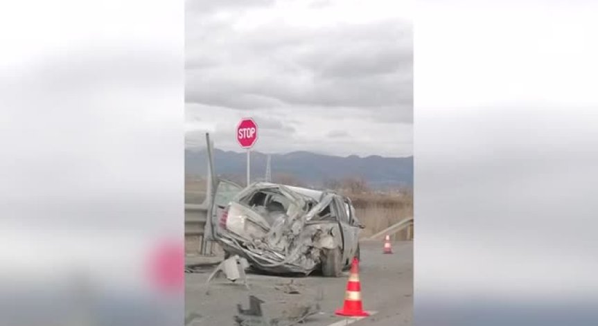 Кола и камион се сблъскаха на Северната тангента, има пострадал