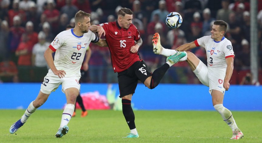 Албания разби Чехия и оглави завързаната квалификационна Група 