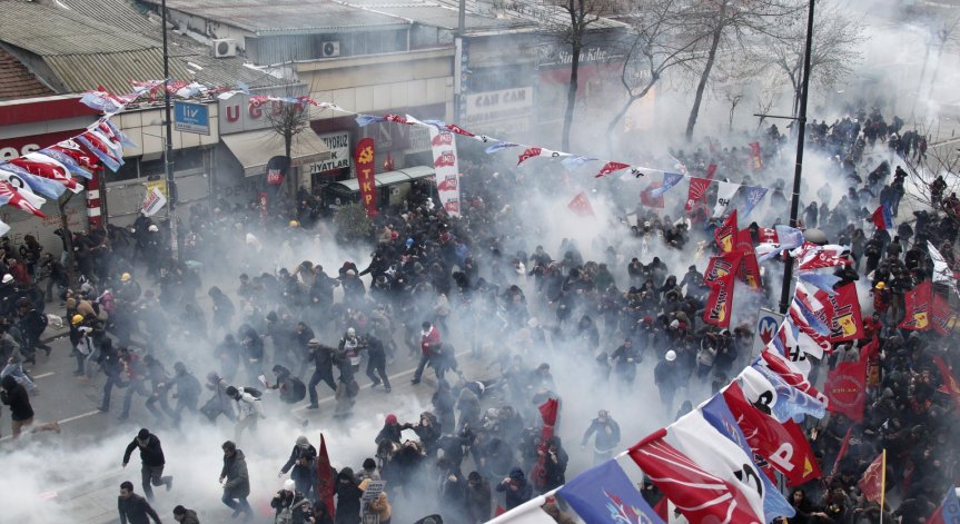 Близо 160 души са арестувани по време на протест в Турция