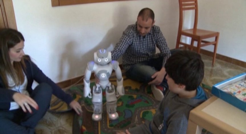 Може ли този робот да промени терапията на аутисти