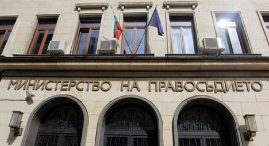 Експерти предлагат комплексни мерки срещу кражби на фирми и измами с имоти