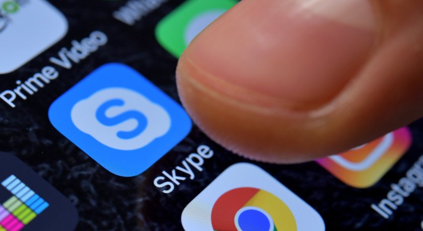 Пандемията увеличи броя на потребителите, използващи Skype