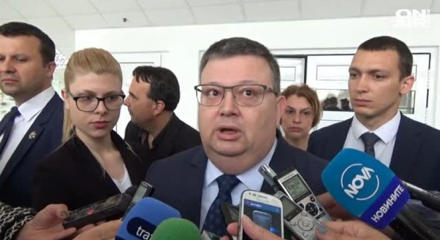 Цацаров поиска специален затвор за опасни престъпници