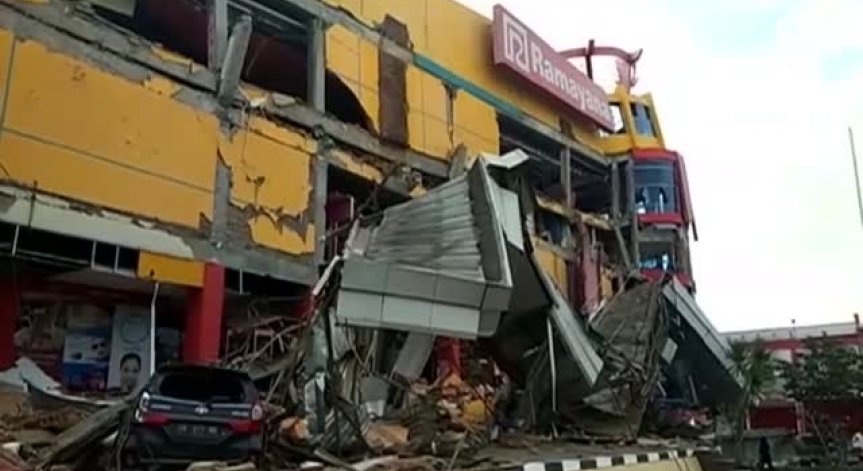 Най-малко 830 са жертвите на трусовете и цунамито в Индонезия!