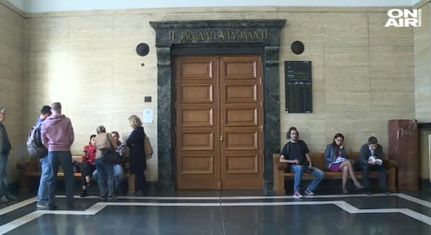 Делото срещу директора на БНТ започна, макар и той да отсъстваше