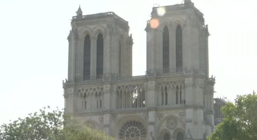 Започна почистването на района около Нотр Дам от олово