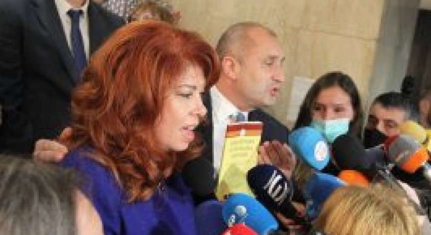 Йотова: Честито Рождество Христово! Чудеса в душите и делата ни!