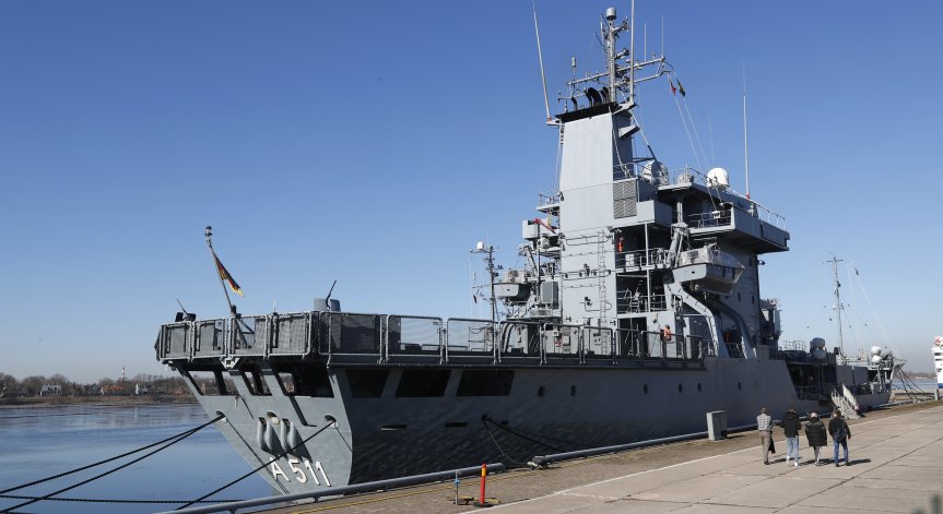 САЩ отрекоха миноносецът им да е прогонен от Южнокитайско море