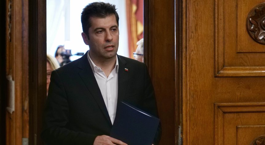 Петков: Няма да подкрепим правителство на ГЕРБ-ДПС, за което си мечтае Пеевски