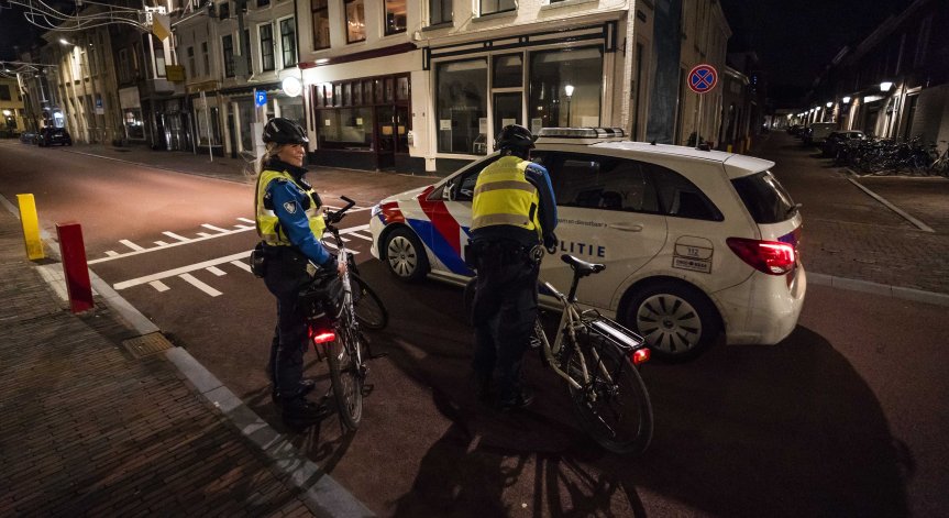 Затягат мерките в Нидерландия, въвеждат строг вечерен час