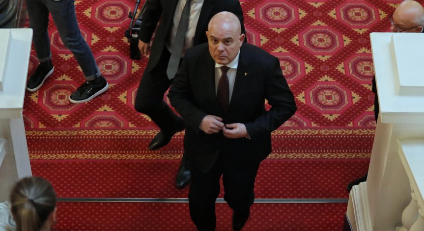 ВСС не прие аргументите на Гешев и проведе заседание за предсрочното му освобождаване