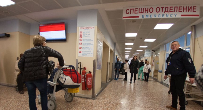 Лекар от Краище почина от Ковид-19, жена му и синът му са в тежко състояние