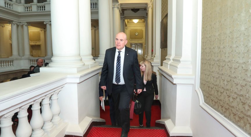 Гешев: ВСС е нелегитимен да избере нов главен прокурор, но легитимен да ме освободи