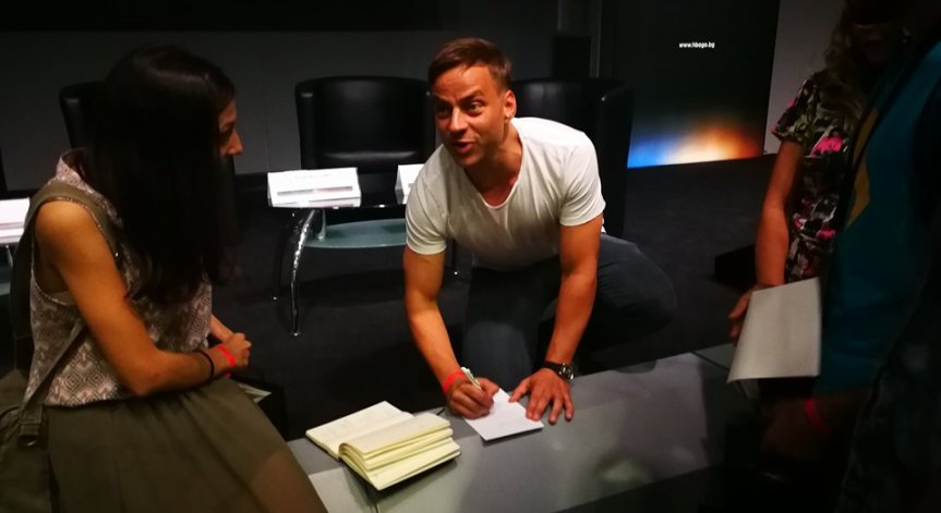 Том Влашиха от "Игра на тронове" се срещна с фенове в София