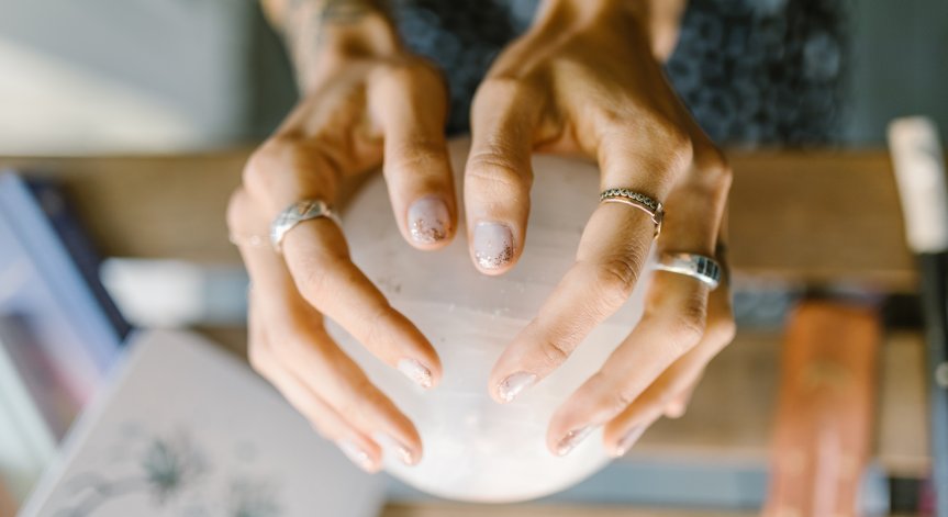 На прага на Ягодова луна: Повратен момент за Лъвовете, емоционални проблеми за Девите