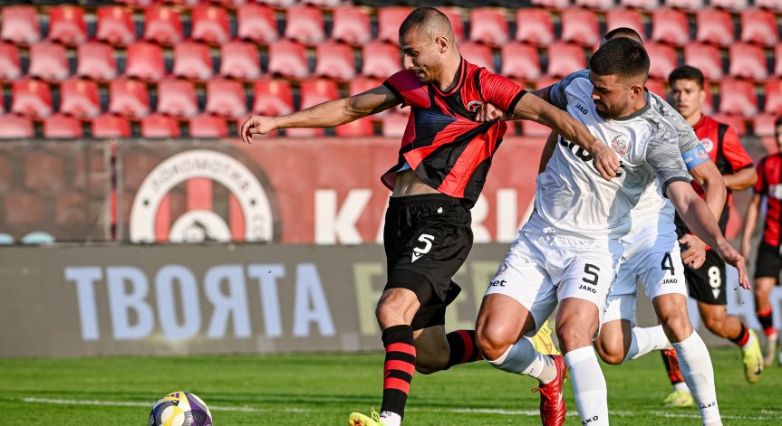  Срещата беше от 3-ия кръг на Първа лига.