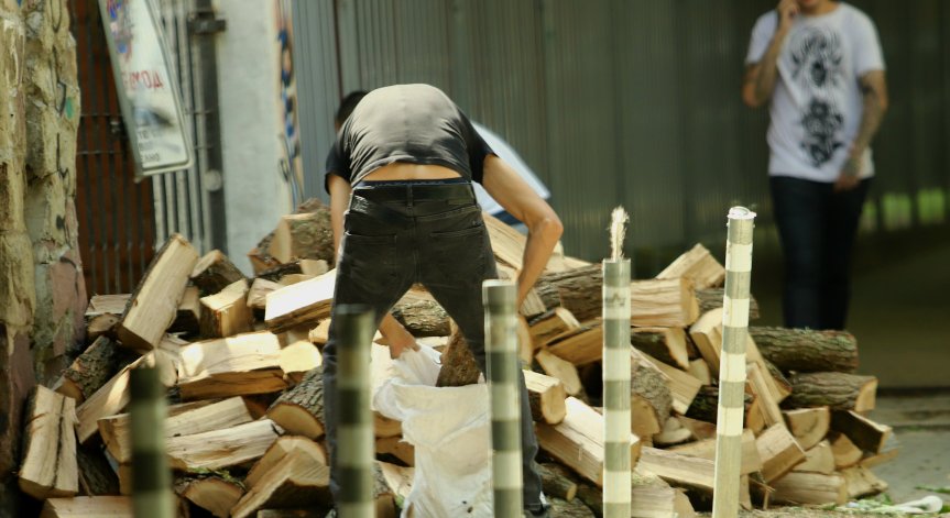 КЗП започва проверки на продавачите на пелети, дърва за огрев и въглища