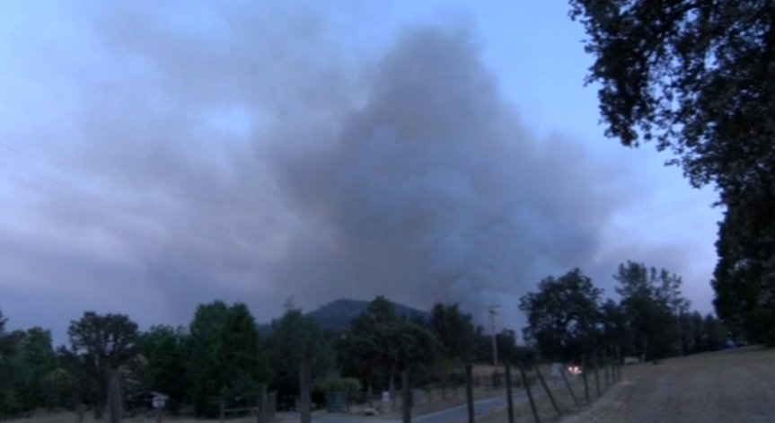 Пожари бушуват в Калифорния: Унищожили са домове