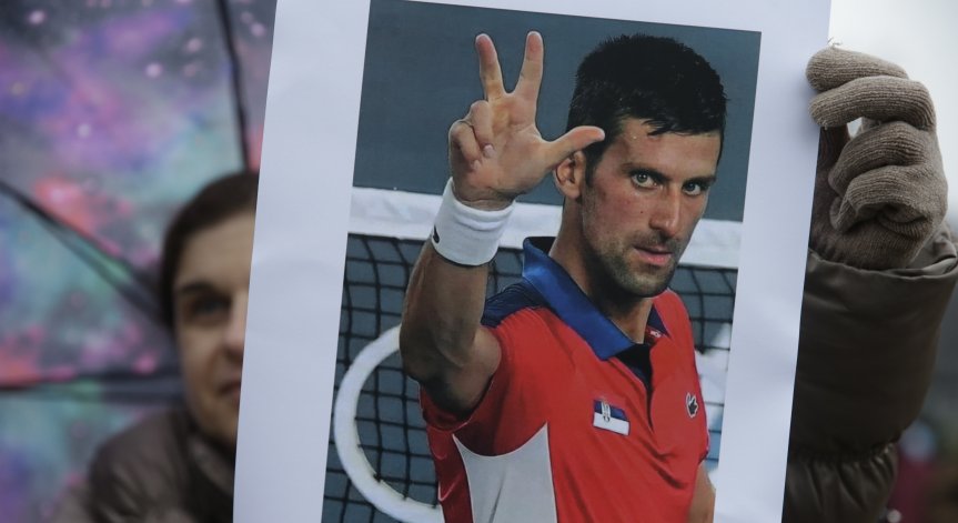 Ново разследване срещу Джокович, подал е невярна информация?