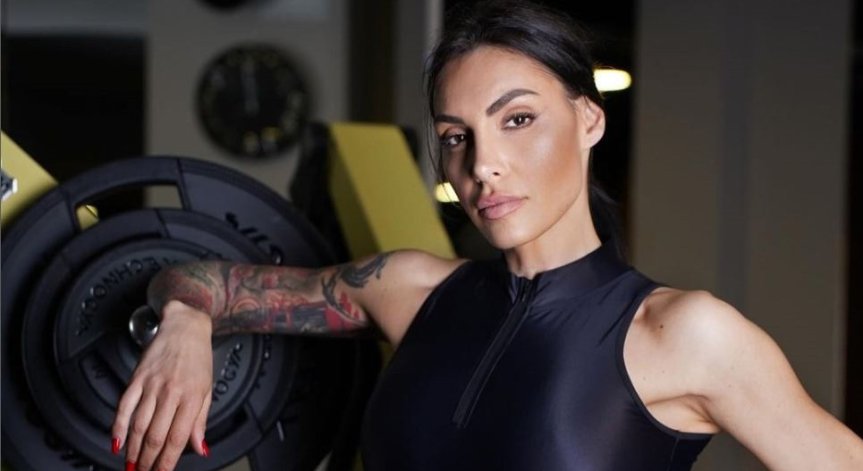 Бившата плеймейтка призова за подкрепа.