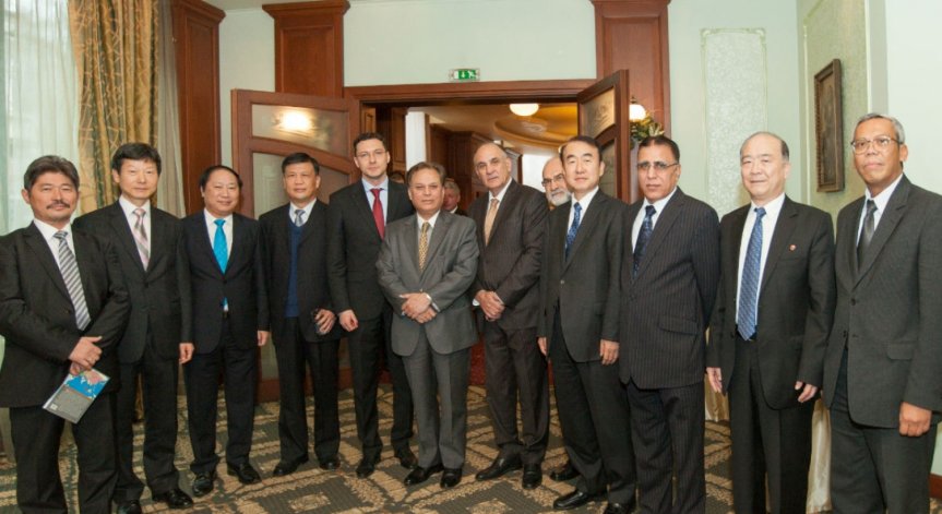 Правителството ще укрепва сътрудничеството с азиатските страни, заяви външният министър