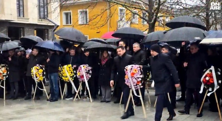 Две поклонения.