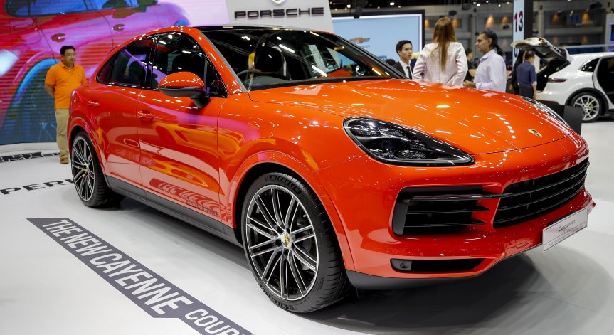 Хората все още искат бензинови автомобили.