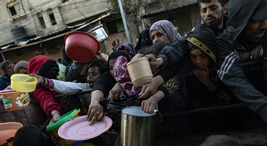 Великобритания изпрати над 2000 тона хранителни помощи в Газа